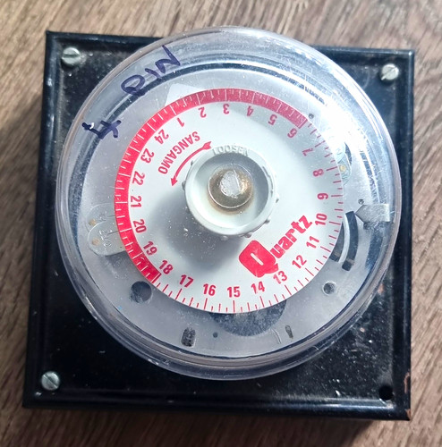 Quartz hour analogue dial - 24,